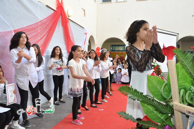  فيديو: مدرسة جنة ابن رشد تكرم امهات المعلمين في امسية ابداعية لطلابها بمشاركة الاباء والامهات ..